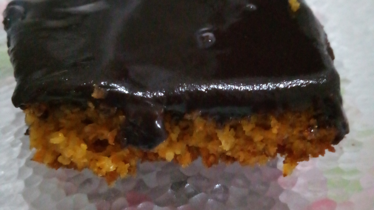 Bolo de cenoura com farelo de aveia