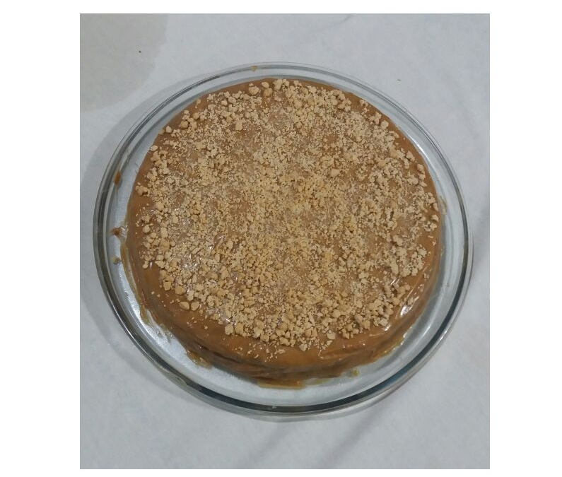 Bolo de doce de leite com paçoca