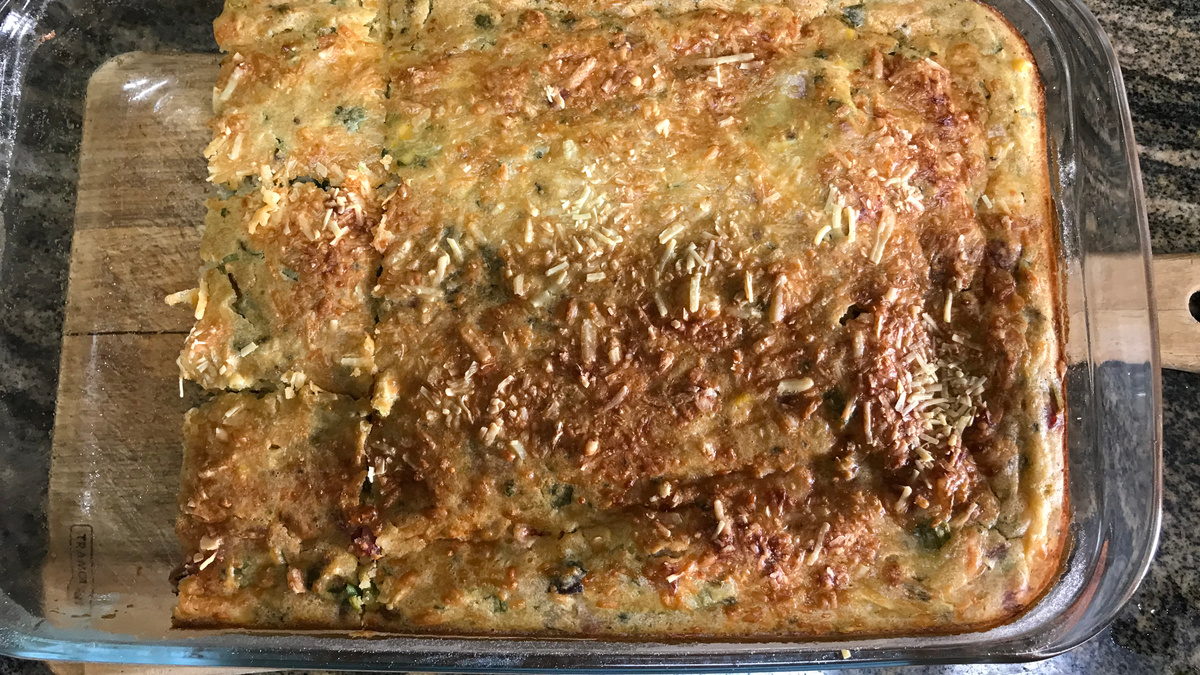 Torta de abobrinha e milho com calabresa