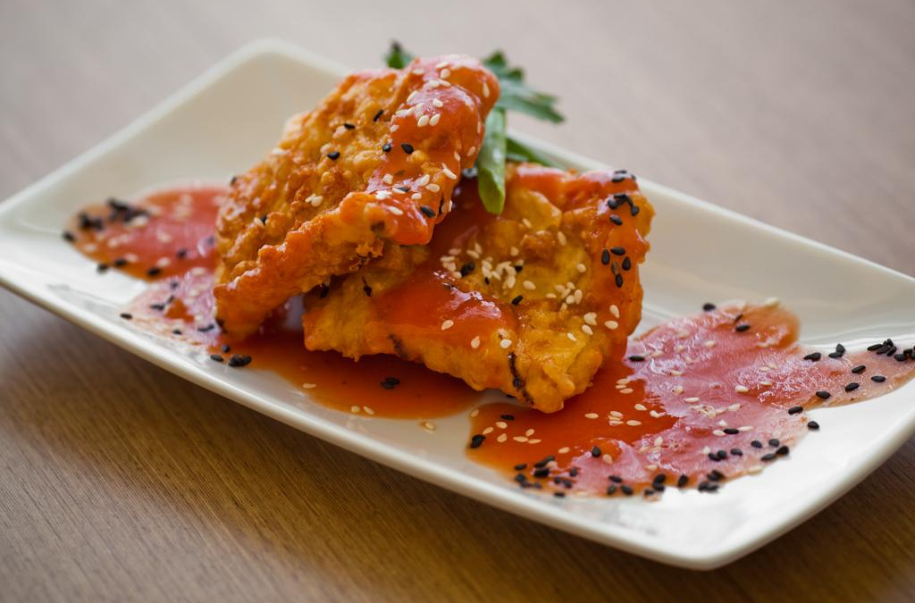 Peixe ensopado ao molho vermelho