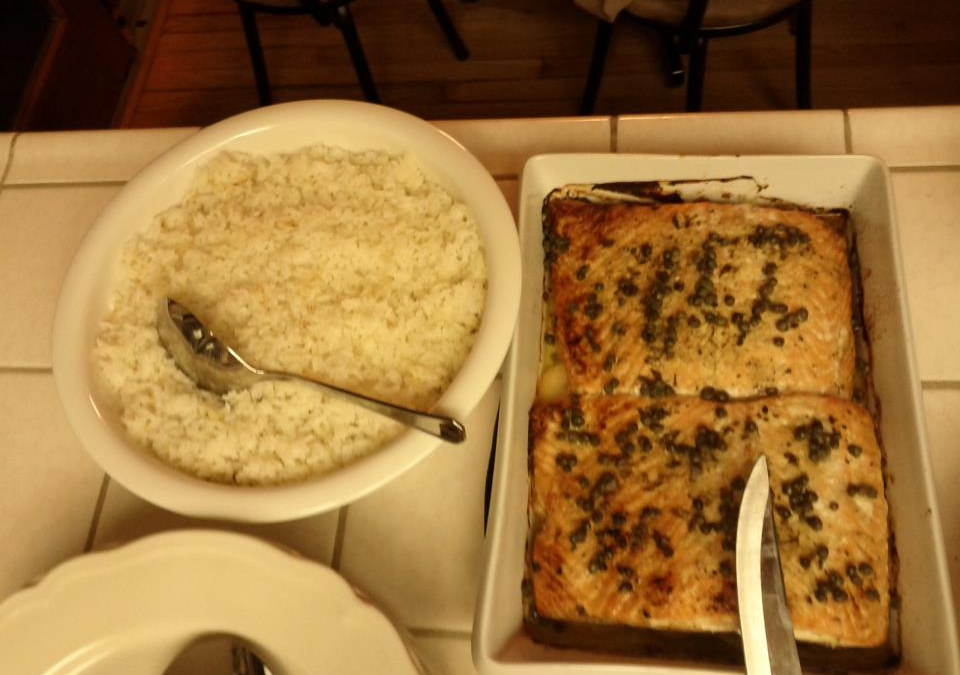 Salmão ao molho de alcaparras