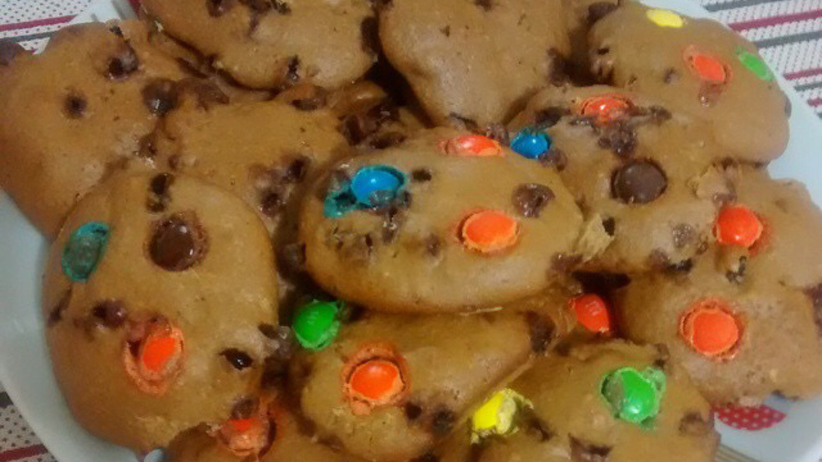 Cookie de baunilha com gotas de chocolate