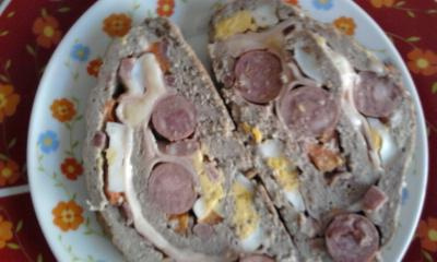 Rocambole de carne recheado