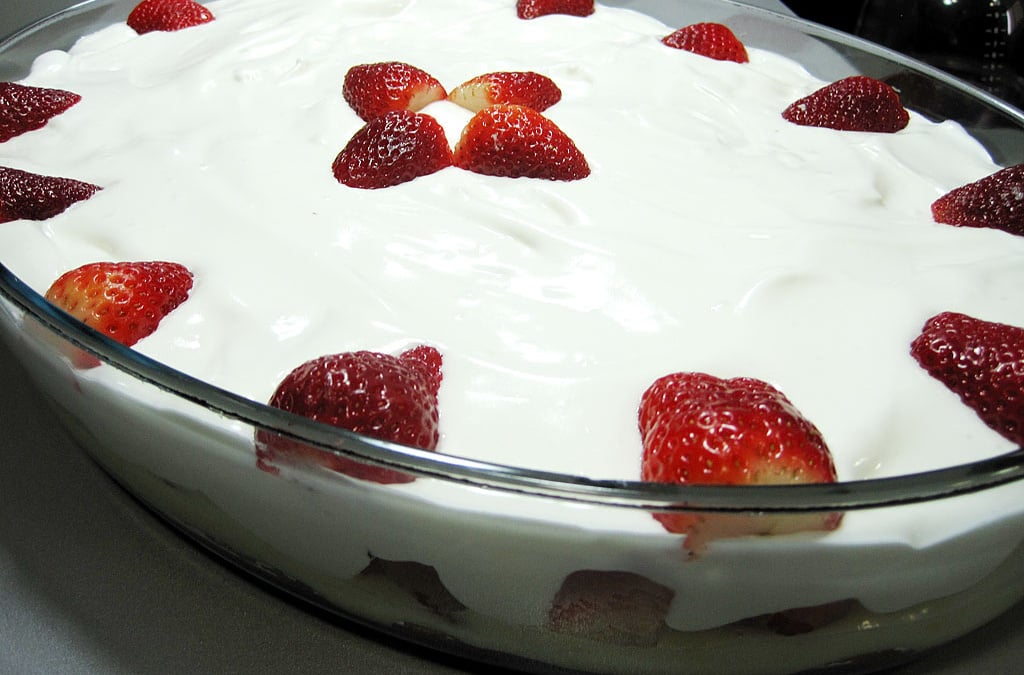 Torta de morango com suspiro