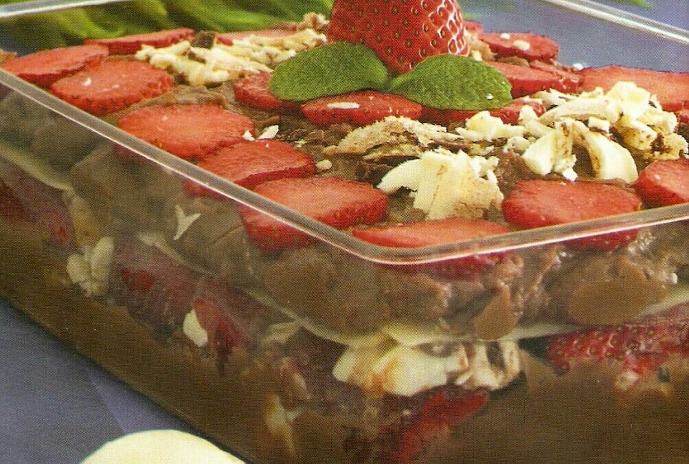 Lasanha de chocolate com morango