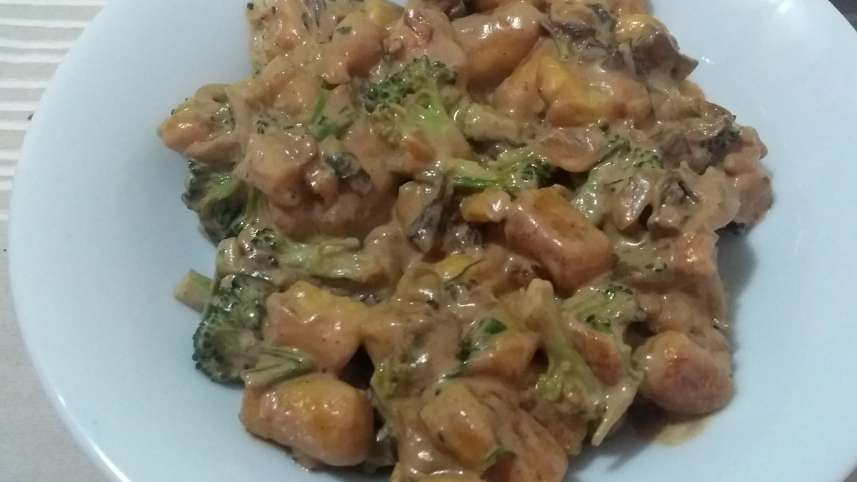 Nhoque ao molho funghi