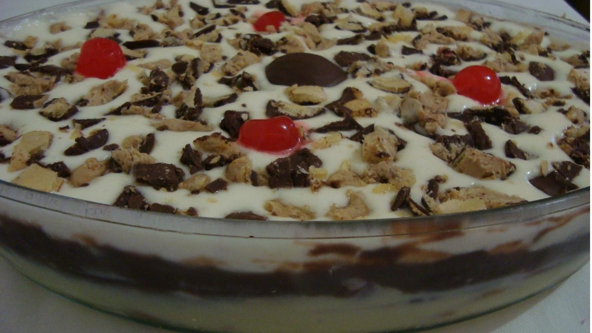 Pavê de bombons e cereja