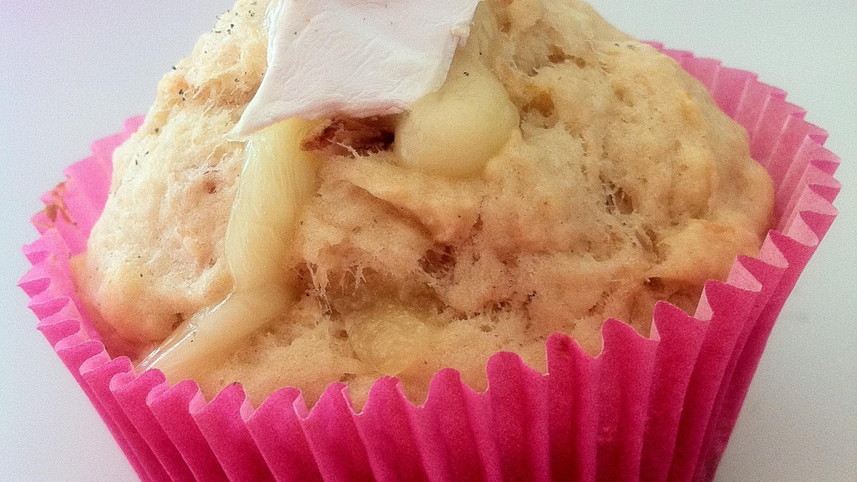 Muffin de salmão e queijo brie