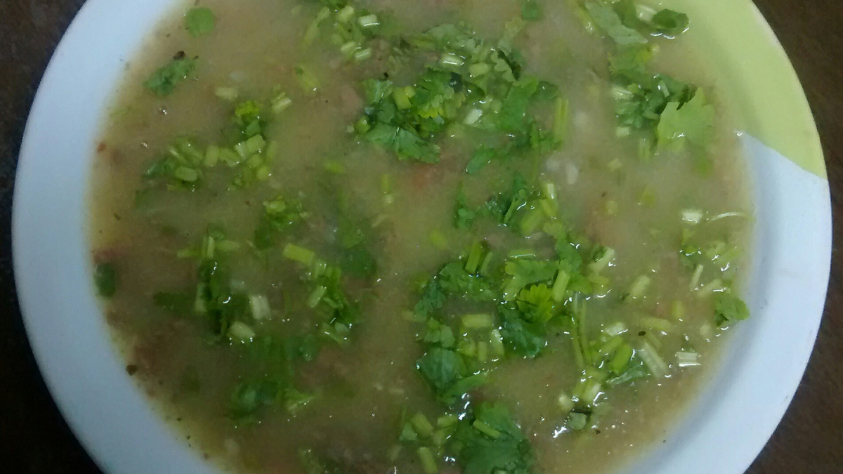 Caldo de mandioca com carne moída