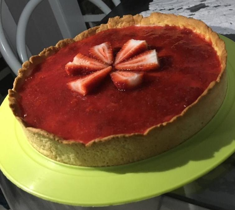 Torta de morango fácil e deliciosa