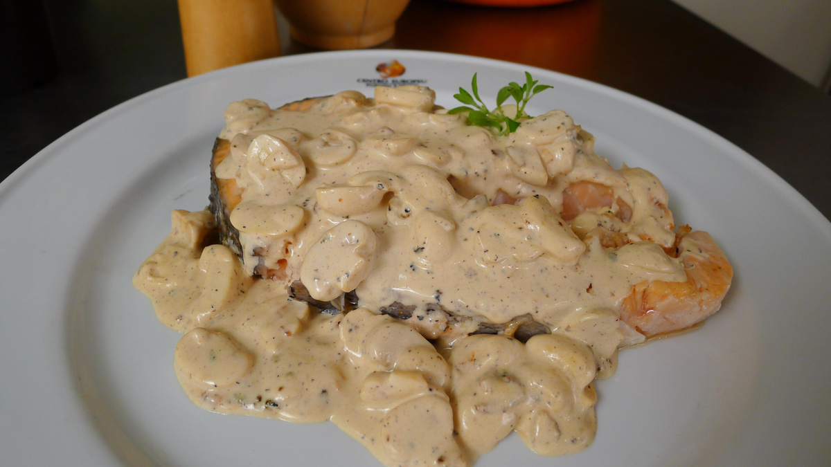 Salmão ao champignon