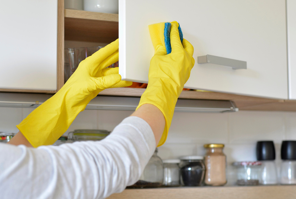 Como tirar gordura do armário da cozinha sem esforço (funciona de verdade)