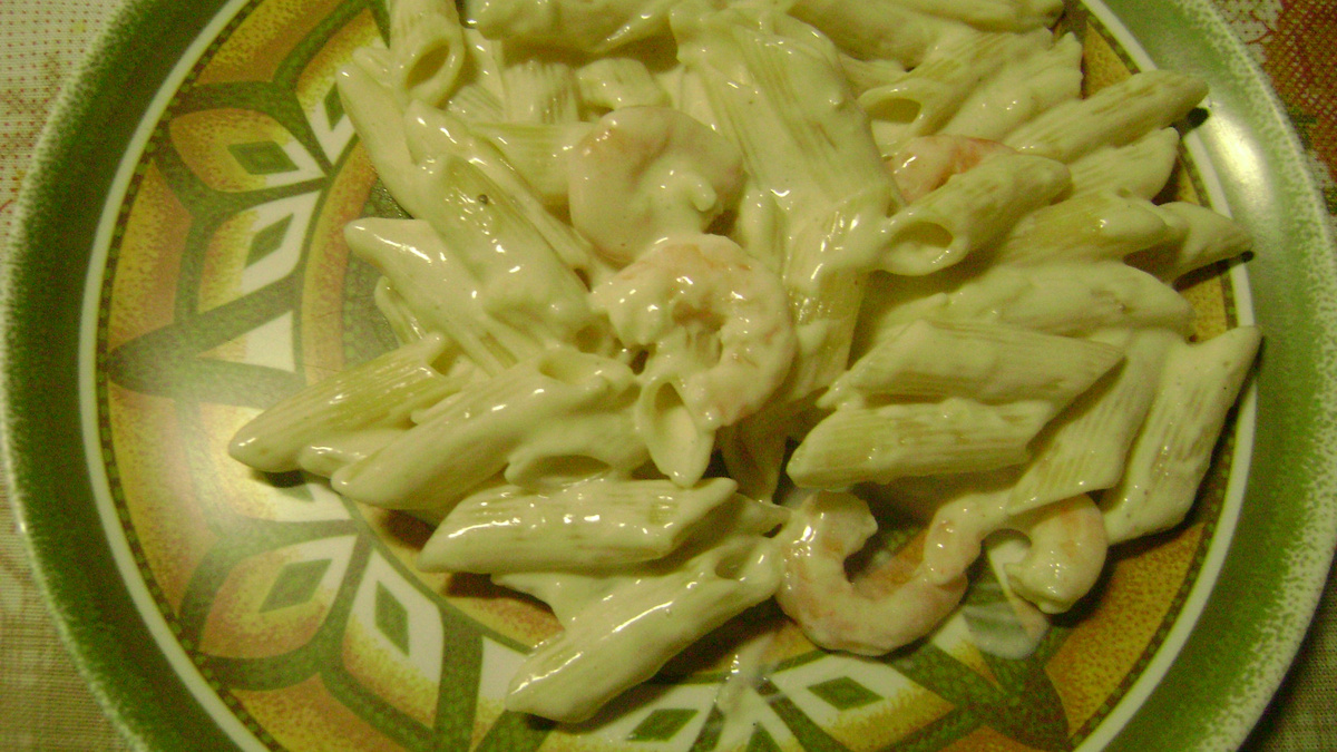 Camarão com penne aos quatro queijos