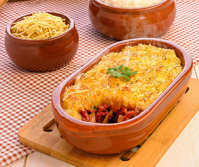 Escondidinho de charque nordestino