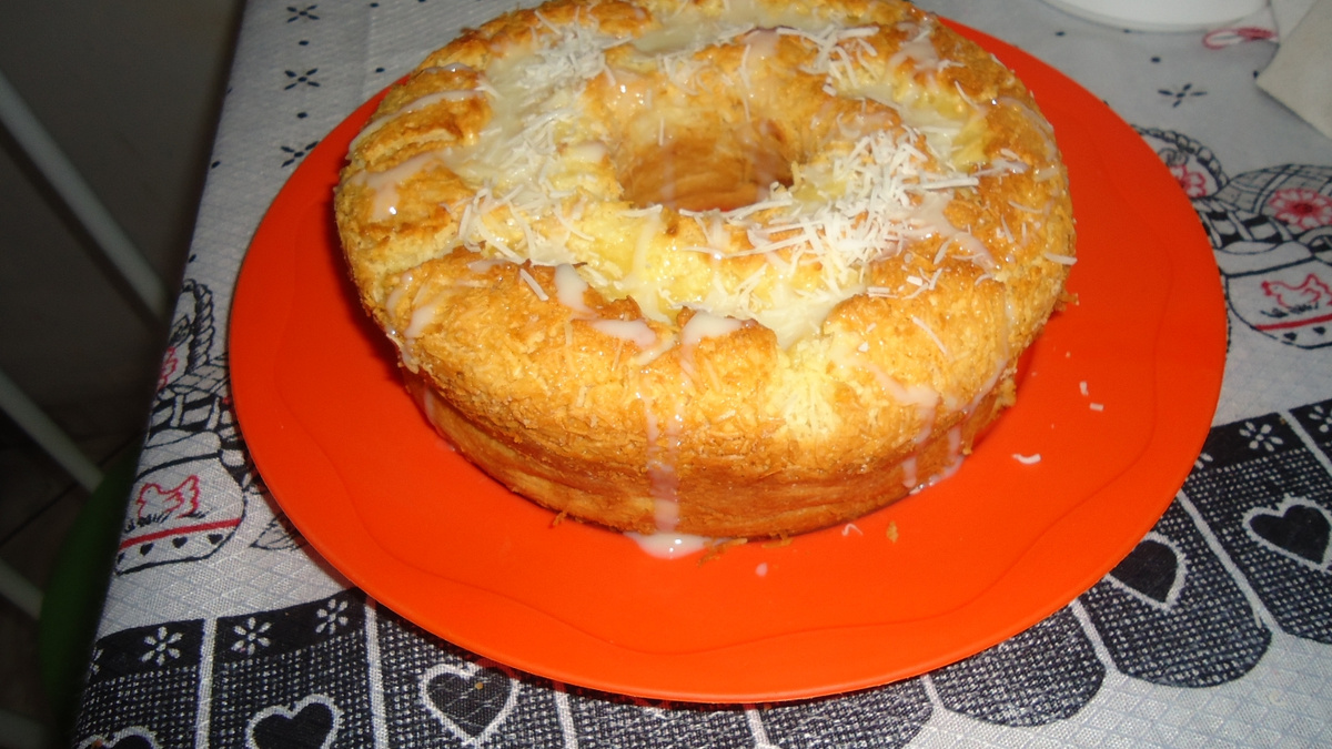 Bolo cremoso de coco (de liquidificador)