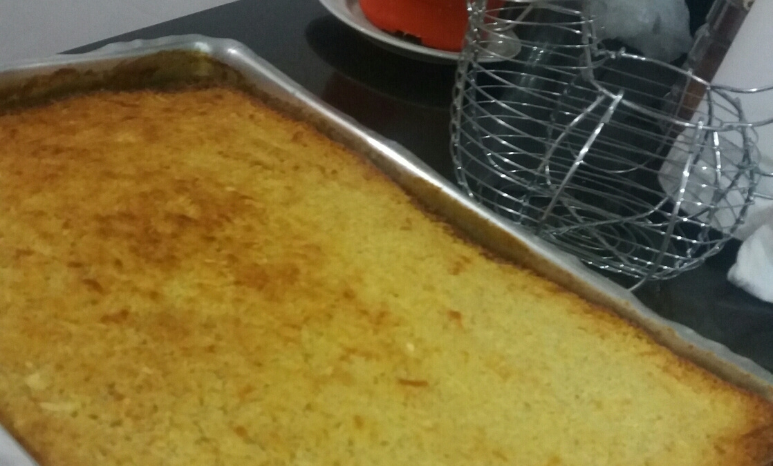 Bolo de mandioca com coco