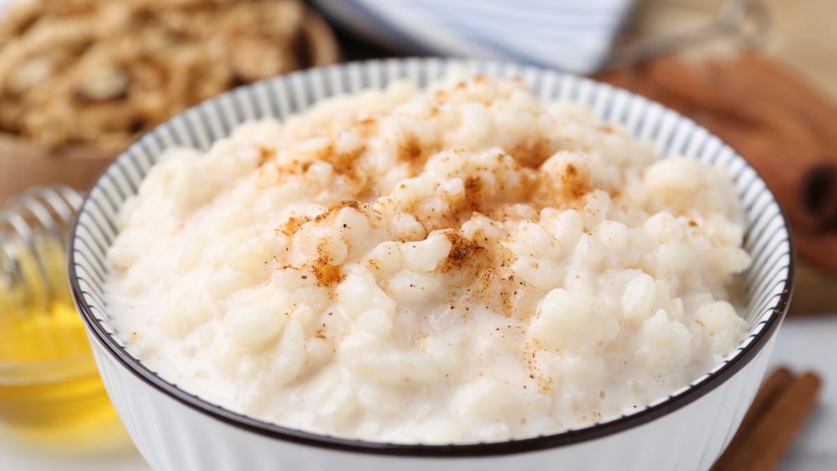 Arroz doce cremoso de verdade com leite condensado e creme de leite