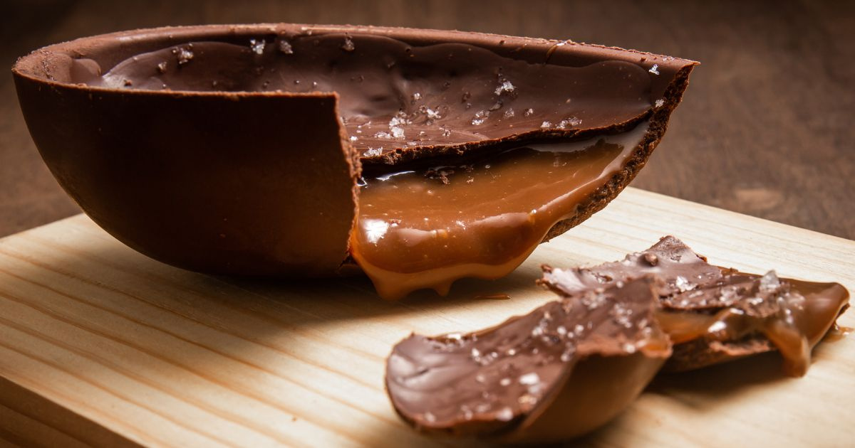 Ovo de Páscoa recheado de doce de leite