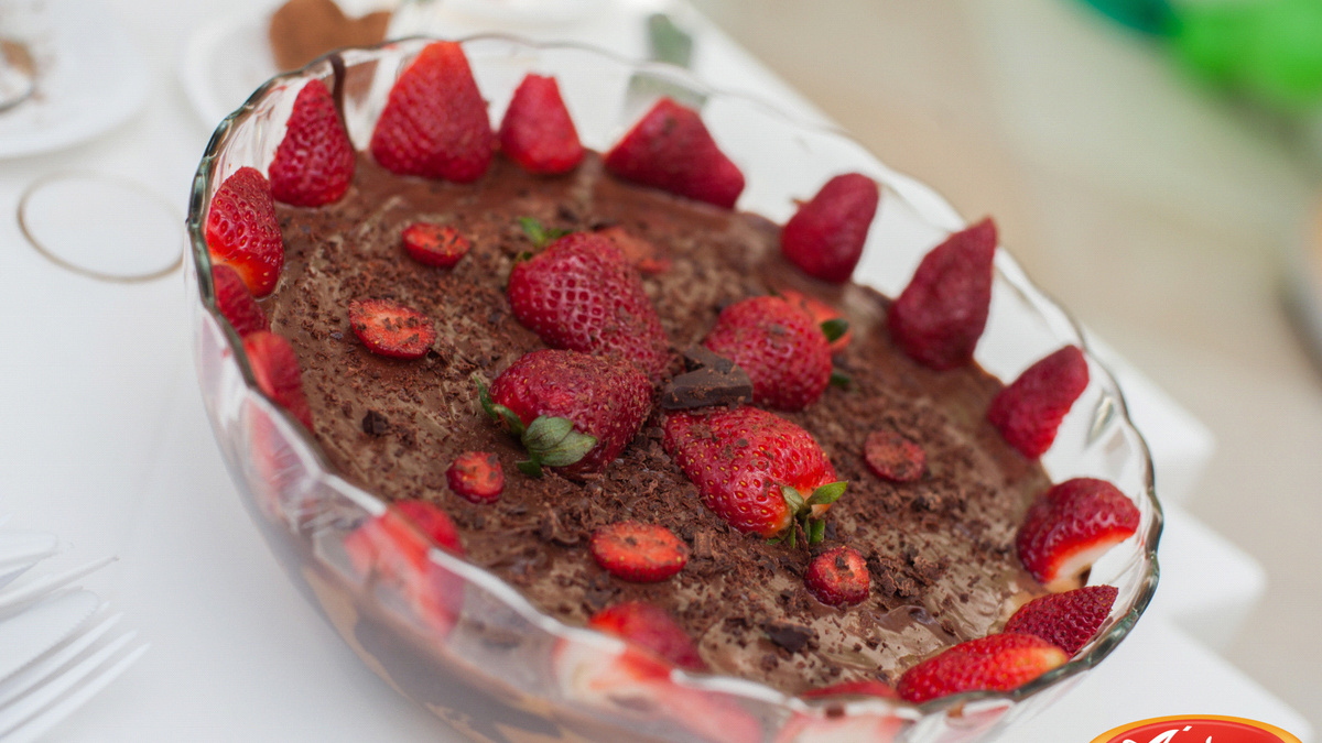 Sobremesa de Doce de Leite com Morangos - Áurea