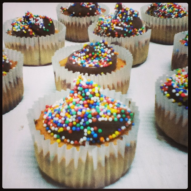 Muffin com gotas de chocolate e coco