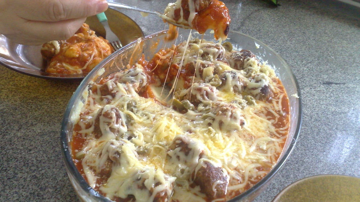 Almôndegas gratinadas com purê de batatas