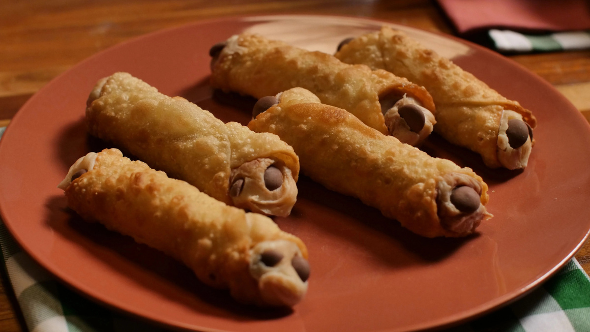 Cannoli de massa de pastel