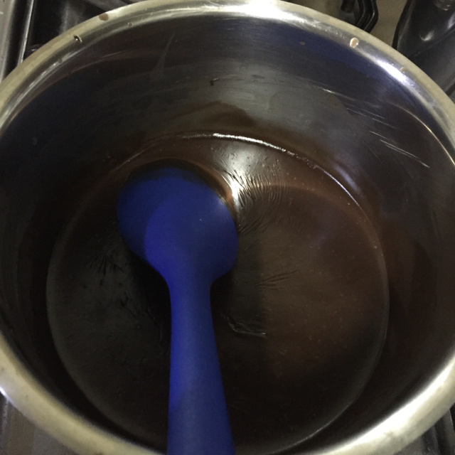 Calda de chocolate fácil,barata e rápida