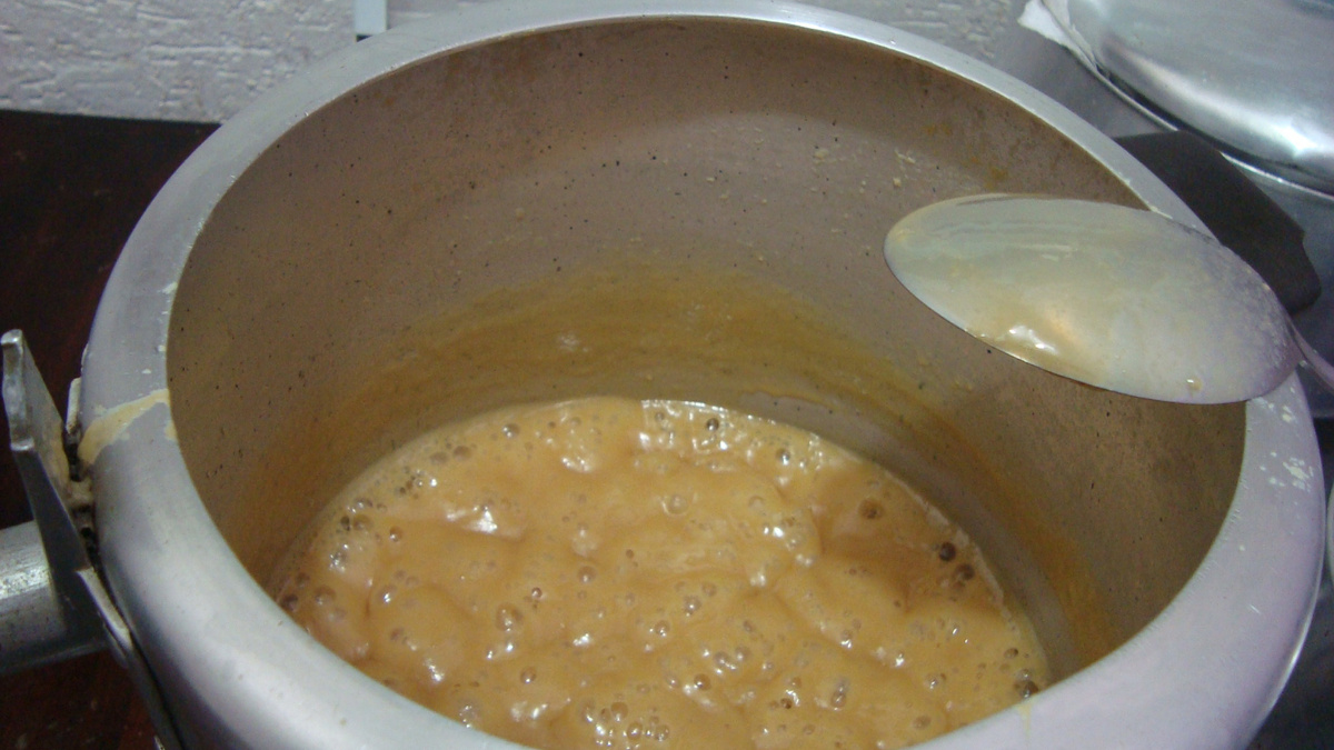 Doce de leite (feito na panela de pressão)