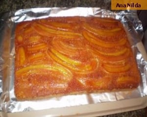 Bolo de banana caramelada