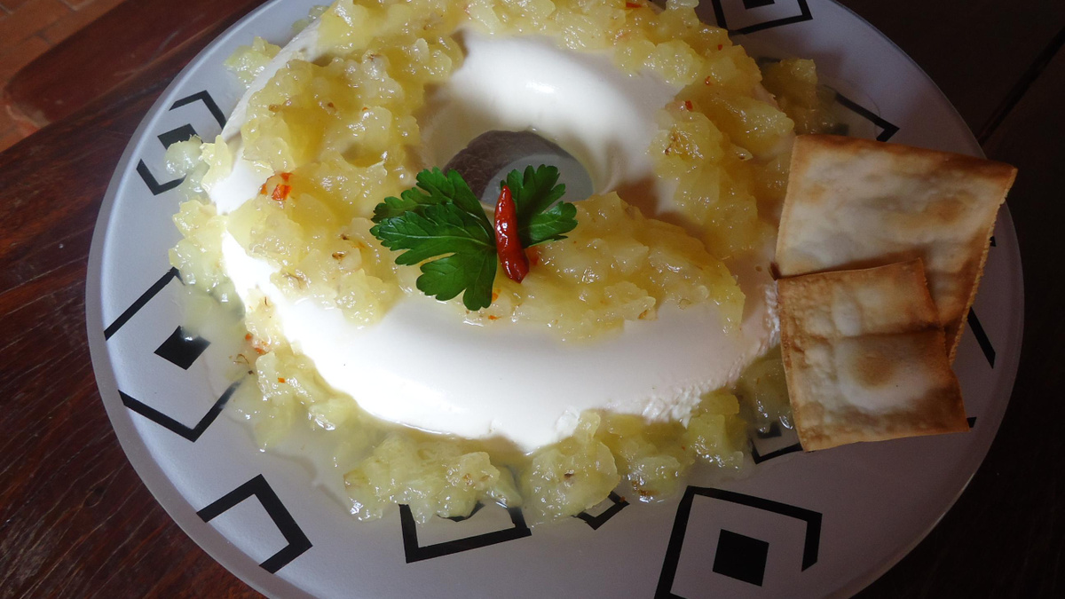 Mousse de requeijão com geléia de abacaxi e pimenta