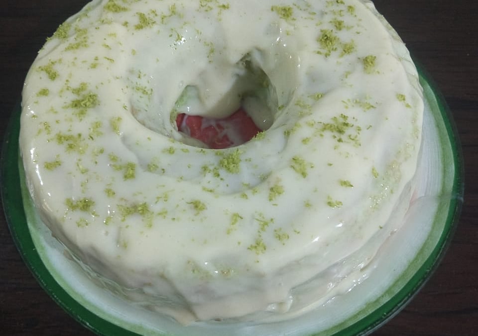 Bolo de limão feito com gelatina