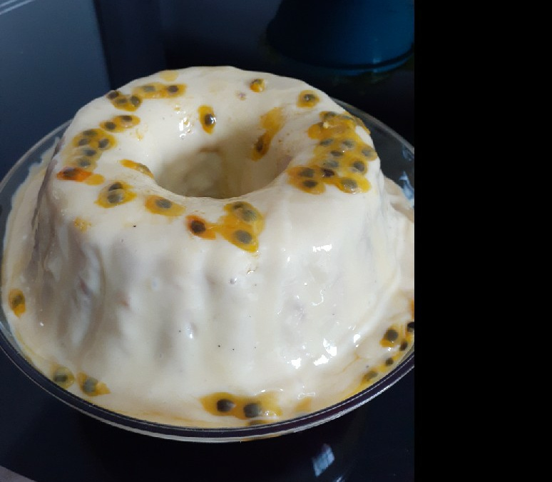 Bolo de gelatina de maracujá