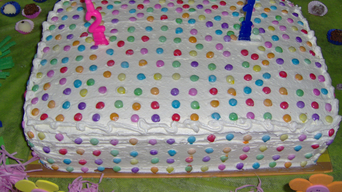Bolo de aniversário colorido