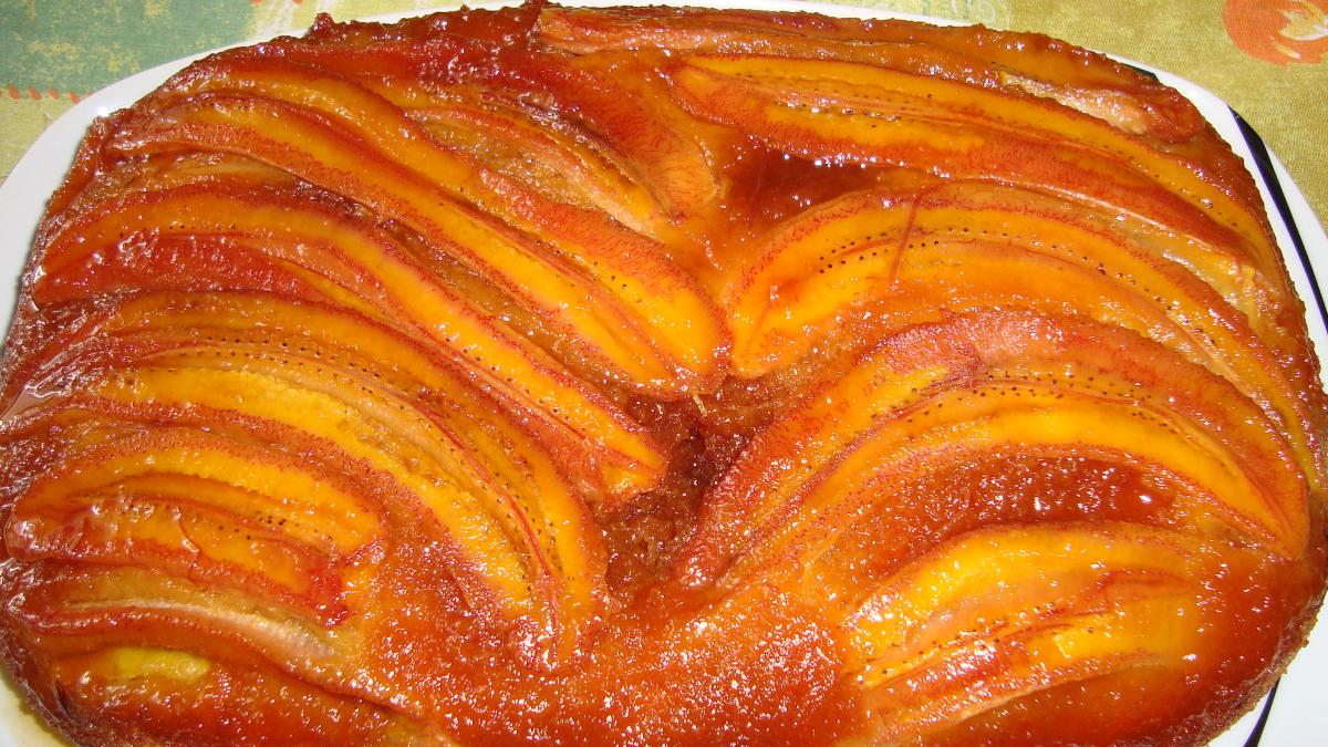 Bolo de banana caramelizada