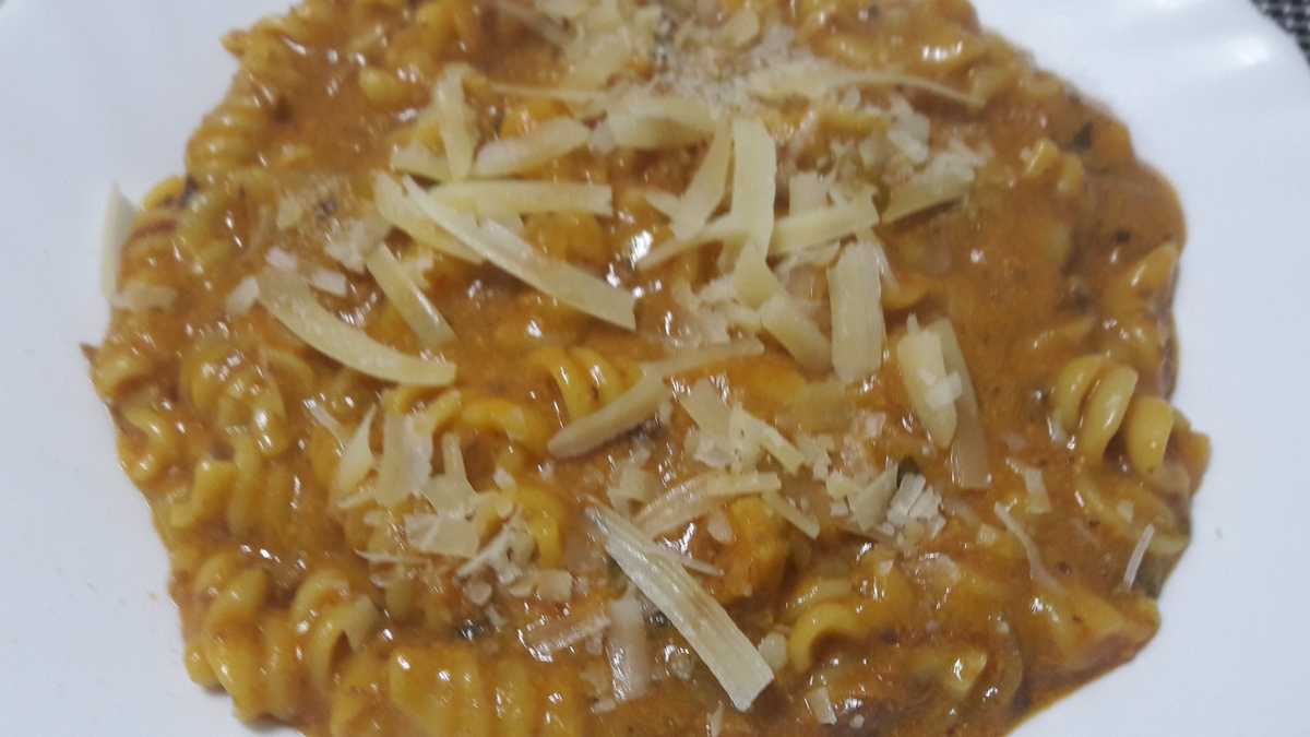 Macarrão na pressão com atum