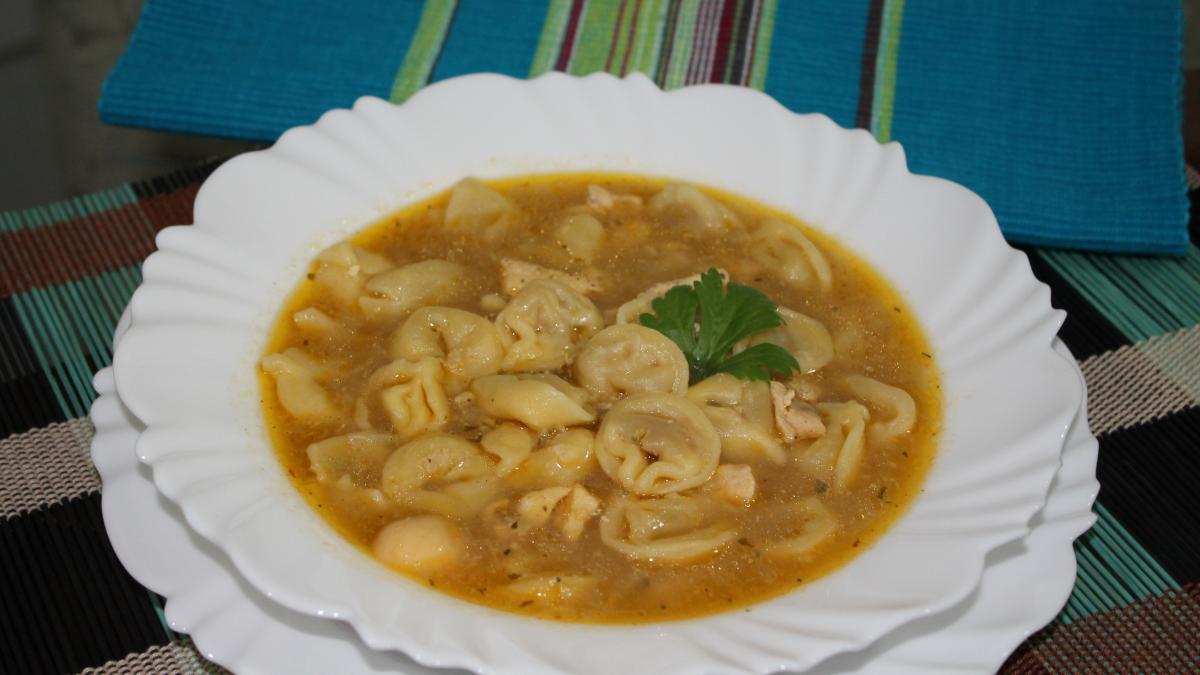 Sopa de capeletti