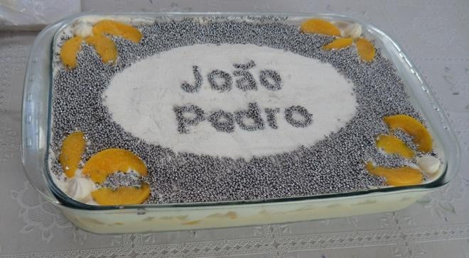 Torta de pêssego com chantilly