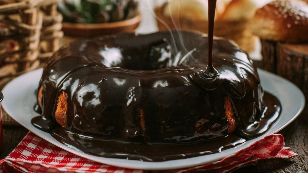 Cobertura de chocolate com leite condensado