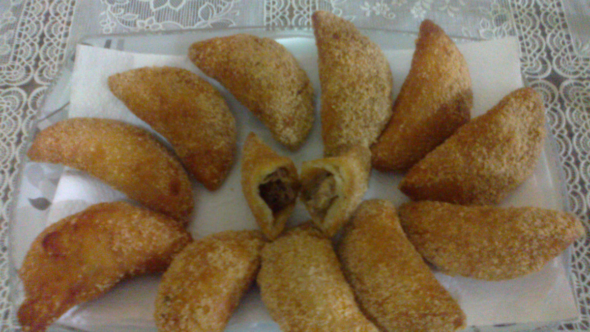 Risoles de mandioca recheado com costela