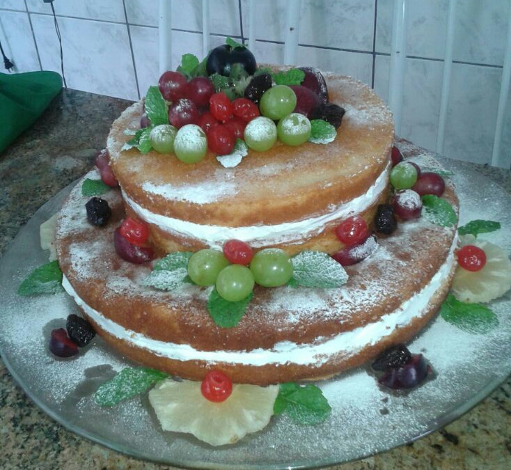 Bolo de frutas frescas