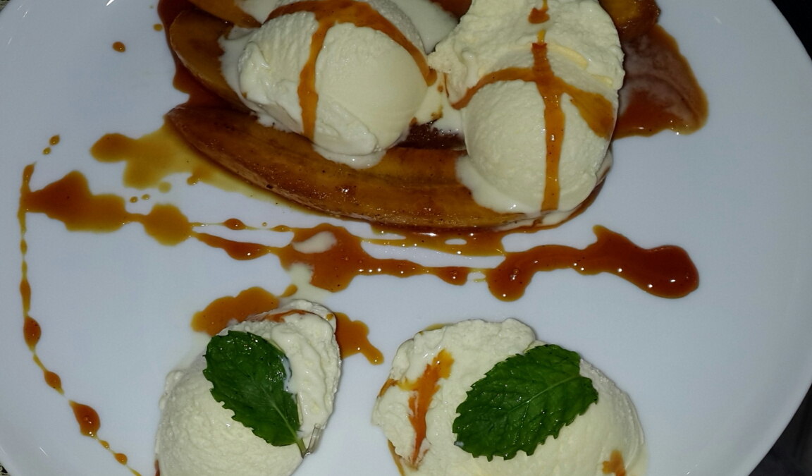 Sorvete de Baunilha com banana caramelada