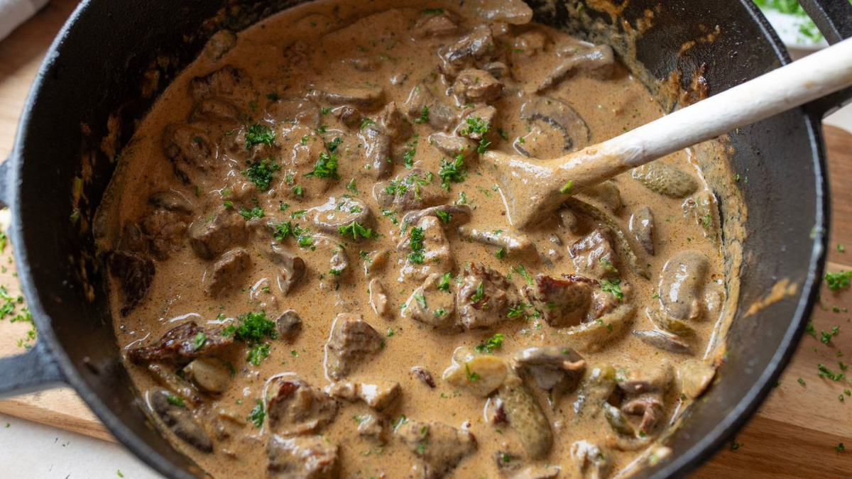 Strogonoff de carne com o corte certo para ficar suculento
