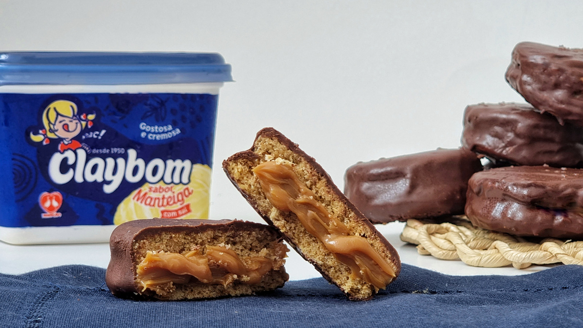 Alfajor de doce de leite com chocolate