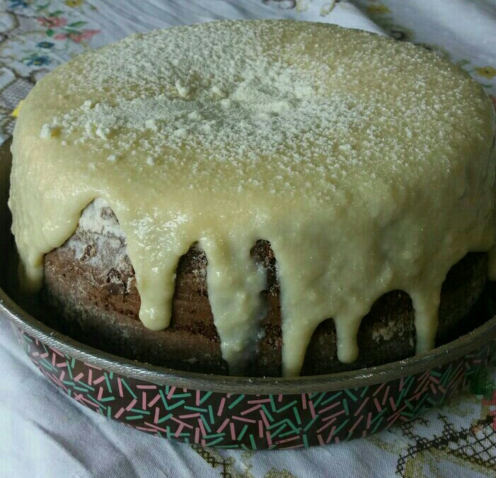 Bolo vulcão de leite em pó com creme de avelã