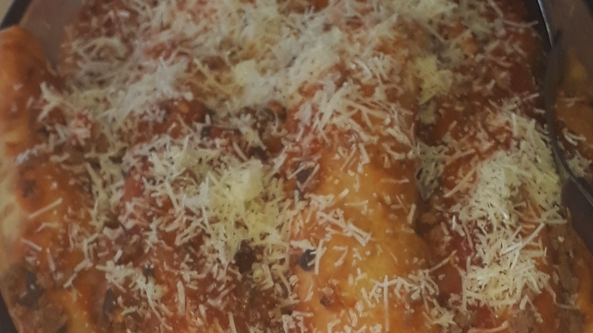 Carne moída com batatas brancas ao molho vermelho