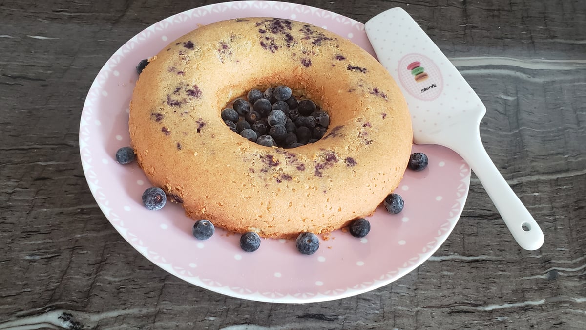 Bolo de limão com mirtilo ou blueberry