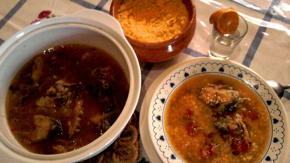 Ensopado de peixe à moda Emeliza