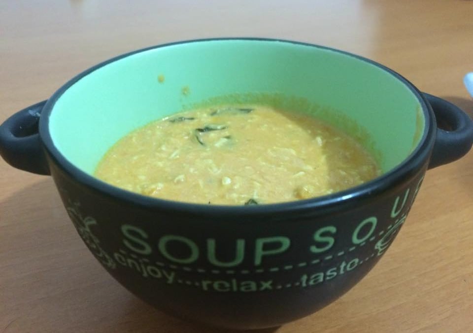 Sopa de frango com gengibre