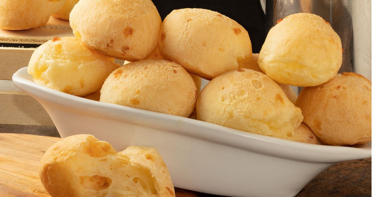 Pão de queijo simples na fritadeira elétrica