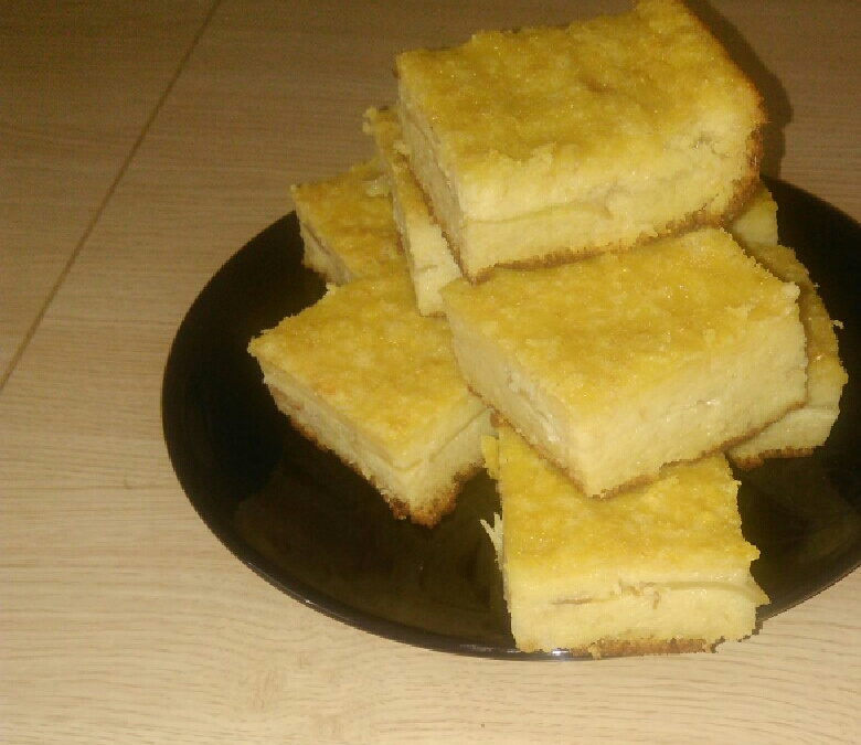 Pudim de pão recheado com maçã